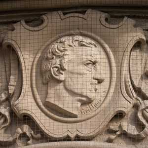 Frankfurt am Main - Skulpturen am Alten Oper