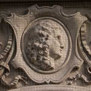 Frankfurt am Main - Skulpturen am Alten Oper