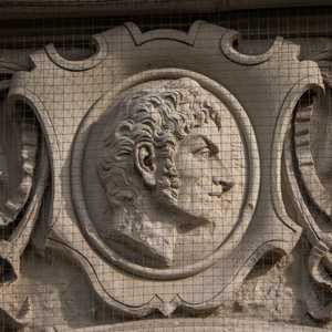 Frankfurt am Main - Skulpturen am Alten Oper