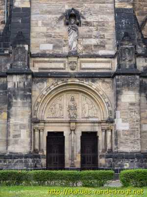 Hannover - Skulpturen an der Markuskirche