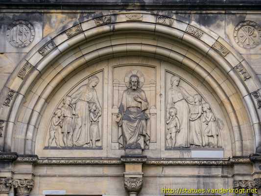 Hannover - Skulpturen an der Markuskirche