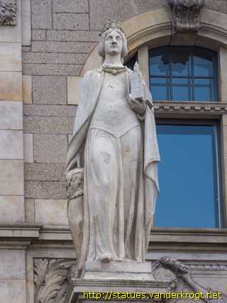 Hannover - Skulpturen an der Nordfassade des Neuen Rathauses