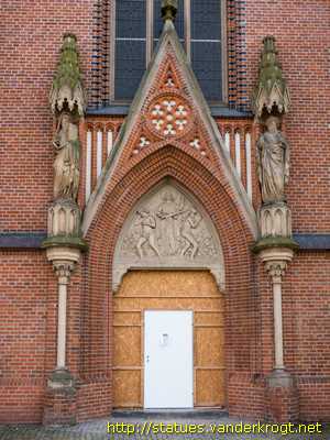 Hannover - Skulpturen an der Christuskirche