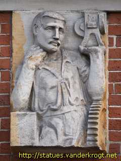 Papenburg - Reliefs am Rathaus