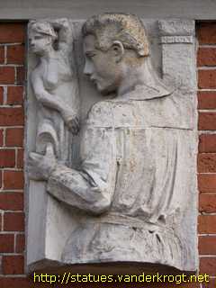 Papenburg - Reliefs am Rathaus
