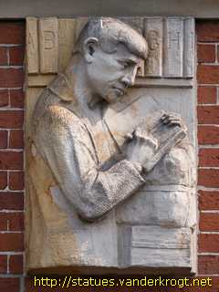 Papenburg - Reliefs am Rathaus