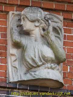 Papenburg - Reliefs am Rathaus