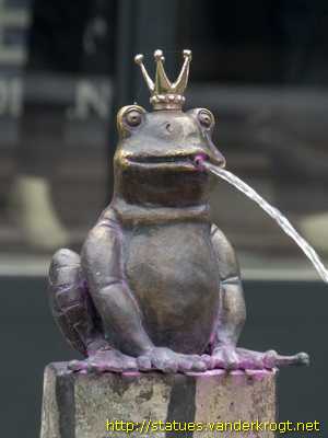 Brilon - Zeitungsleser und Bürgerbrunnen