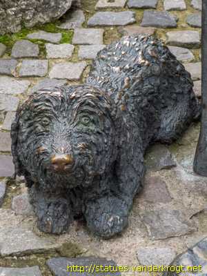 Brilon - Zeitungsleser und Bürgerbrunnen