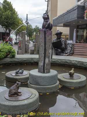 Brilon - Zeitungsleser und Bürgerbrunnen