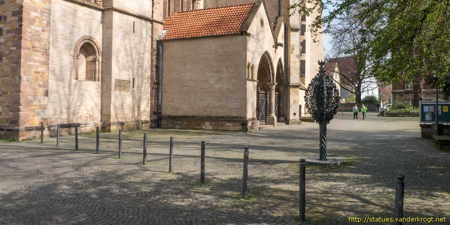 Herford - Abtei-Stele - Werke der Barmherzigkeit