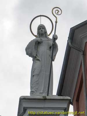 Prüm - Fassadenstatuen an der Basilika St. Salvator