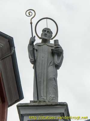 Prüm - Fassadenstatuen an der Basilika St. Salvator