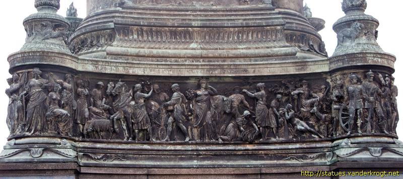 Relief frieze König Johann von Sachsen (west side)