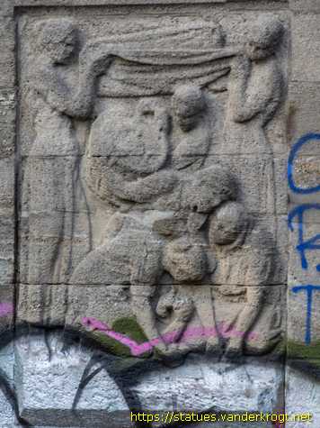 Berlin - Reliefs Grünstraßenbrücke