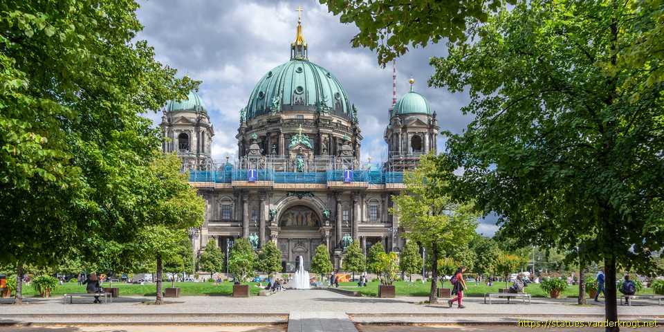 Berlin - Statuen der Vier Evangelisten am Dom