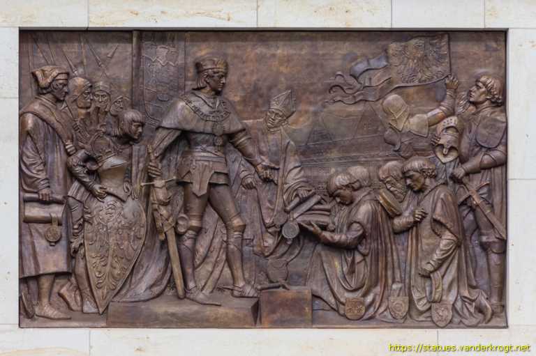 Berlin - Reliefs am Eosanderportal des Schlosses