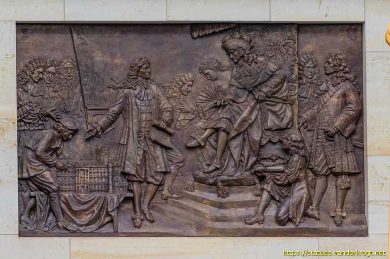 Berlin - Reliefs am Eosanderportal des Schlosses