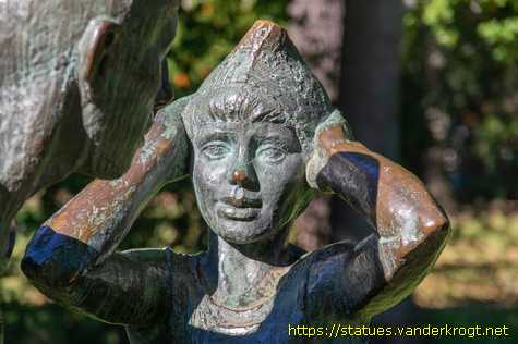 Berlin - Grenzsoldat mit Kind