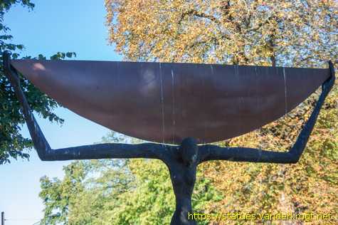 Berlin - Viertelmondträgerin