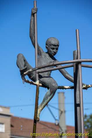 Berlin - Kletternde Kinder