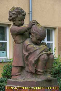 Berlin - Zwei Figurengruppen und acht Putten