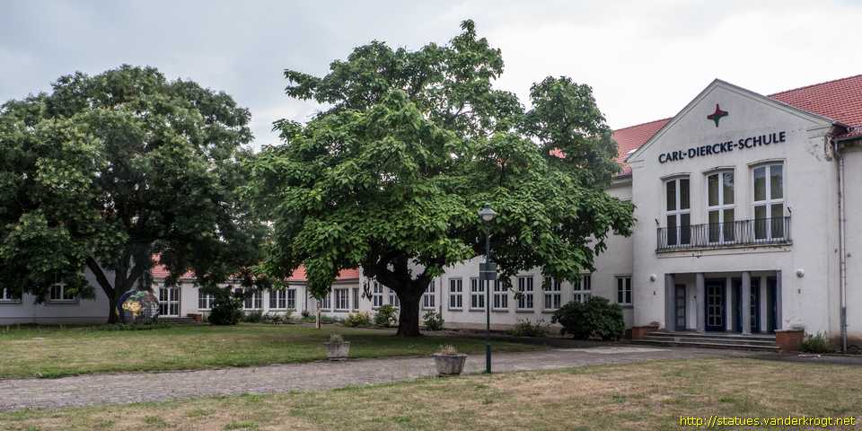 Kyritz - Globus aus Stahlschrott