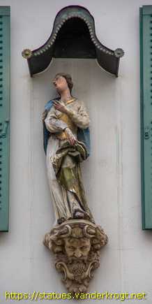 Bamberg - Sankt Florian und drei Frauenfiguren