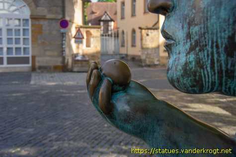 Bamberg - Liegende Frau mit Frucht