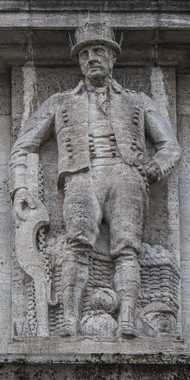 Hamburg - Fassadenfiguren der Reichsbank