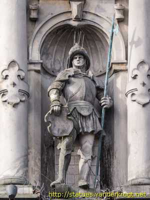 Hamburg - Fassadenfiguren am Harburger Rathaus