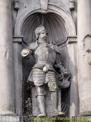 Hamburg - Fassadenfiguren am Harburger Rathaus