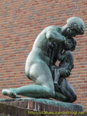 Hamburg - Mutter und Kind - Adolf-von-Elm-Denkmal