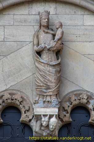 Wetzlar - Heiligenstatuen am Wetzlarer Dom