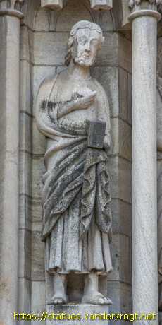 Wetzlar - Heiligenstatuen am Wetzlarer Dom