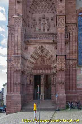 Wetzlar - Heiligenstatuen am Wetzlarer Dom
