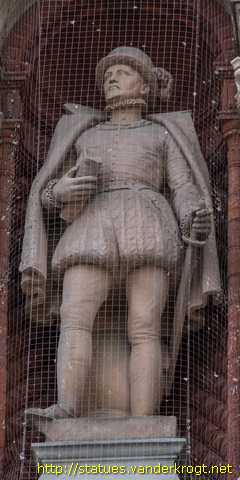 Rostock - Fassadenskulpturen am Hauptgebäude der Universität