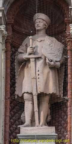 Rostock - Fassadenskulpturen am Hauptgebäude der Universität