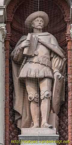 Rostock - Fassadenskulpturen am Hauptgebäude der Universität