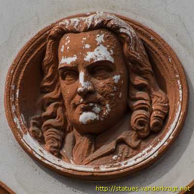 Rostock - Fassadenskulpturen am Neuen Museum