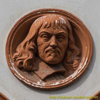 Rostock - Fassadenskulpturen am Neuen Museum