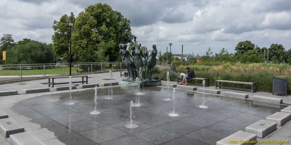 Rostock - Sieben stolze Schwestern küsst das eine Meer