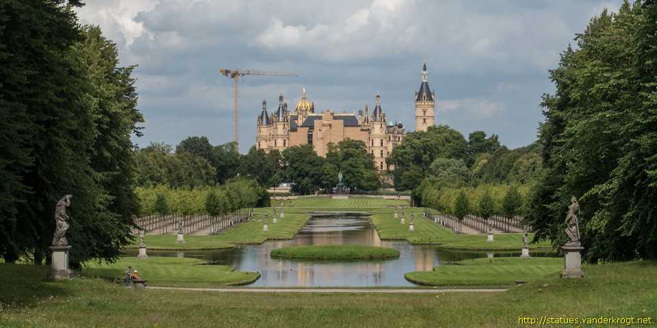Schwerin - Permoser-Statuen