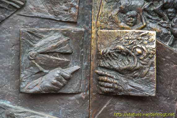 Wismar - Bronzetür mit Bibelszenen