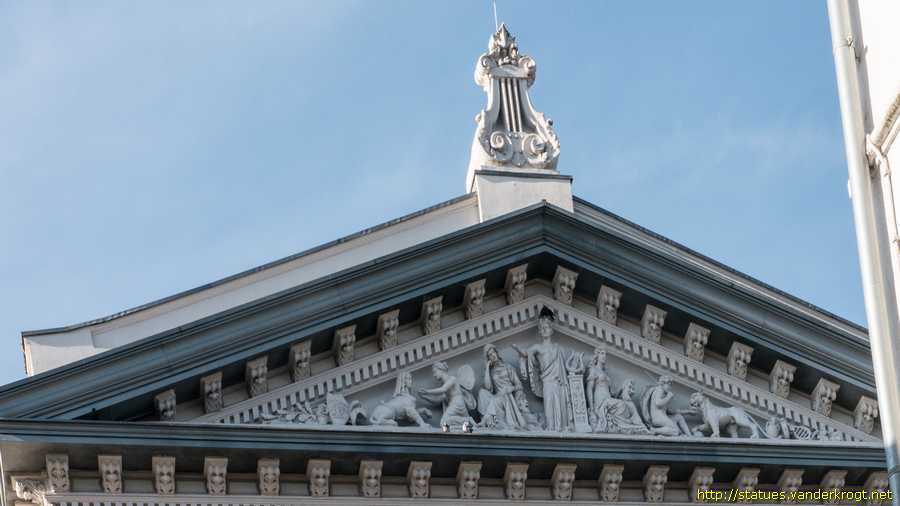 Oldenburg - Drei Büsten am Staatstheater