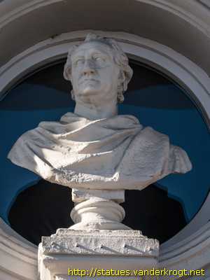 Oldenburg - Drei Büsten am Staatstheater