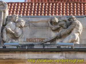 Oldenburg - Fassadenreliefs der Volksbank