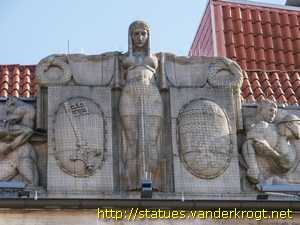 Oldenburg - Fassadenreliefs der Volksbank