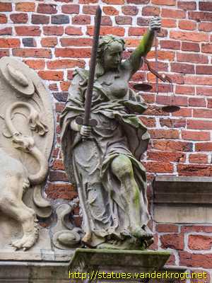 Stade - Portal mit Merkur, Klugheit und Gerechtigkeit