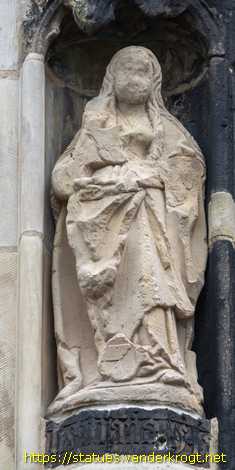 Hildesheim - Heiligenstatuen an der St. Andreas-Kirche